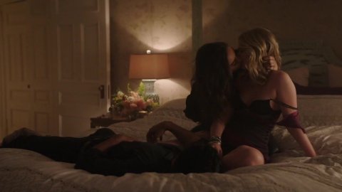 Shay Mitchell, Ambyr Childers, Elizabeth Lail - Porn Scenes in You s01e06 (2018)