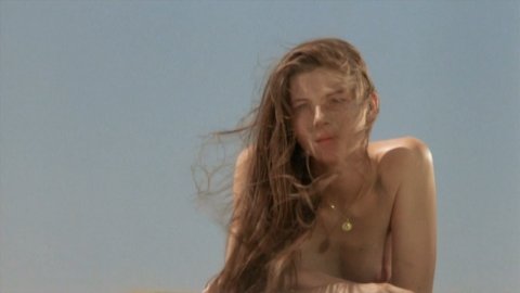 Benedicte Loyen - Porn Scenes in Gaspard et Robinson (1990)