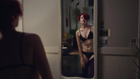 Nathalie Love, Greta Gerwig - Porn Scenes in 20th Century Women (2016)