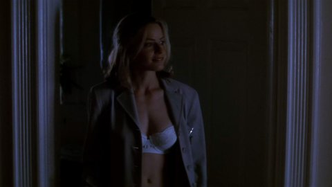 Elisabeth Shue - Porn Scenes in The Saint (1997)