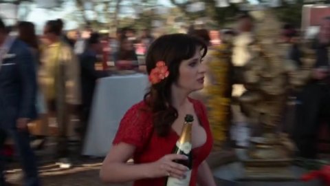 Zooey Deschanel - Porn Scenes in New Girl s05e22 (2016)