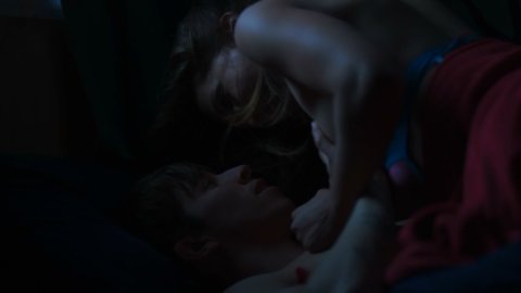 Jessica Rothe, Kathleen Rose Perkins - Porn Scenes in Juveniles (2018)