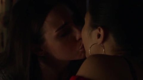 Allison Scagliotti, Anna Akana - Porn Scenes in Stitchers s03e04 (2017)